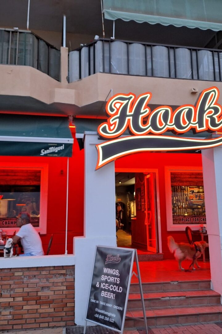 JARI KURRI, RESTAURANTE HOOK Y FUENGIROLA