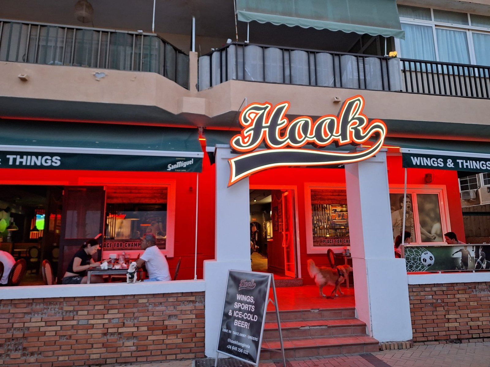 JARI KURRI, RESTAURANTE HOOK Y FUENGIROLA